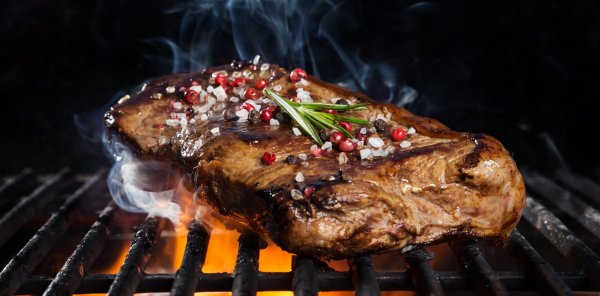 Стейк на огне