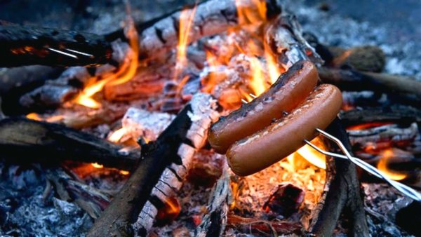Сосиски на костре