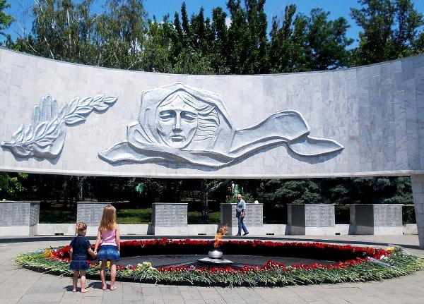 Мемориал Ростова на Дону вечный огонь
