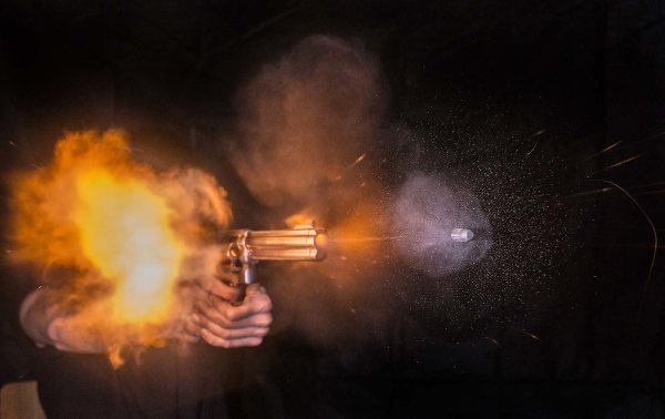 Пуля вылетает