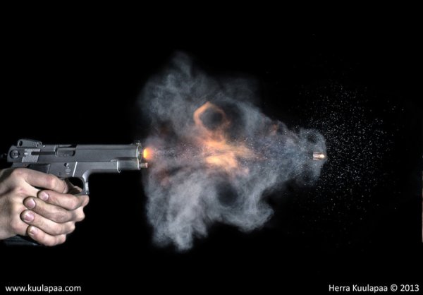 Выстрел из огнестрельного оружия
