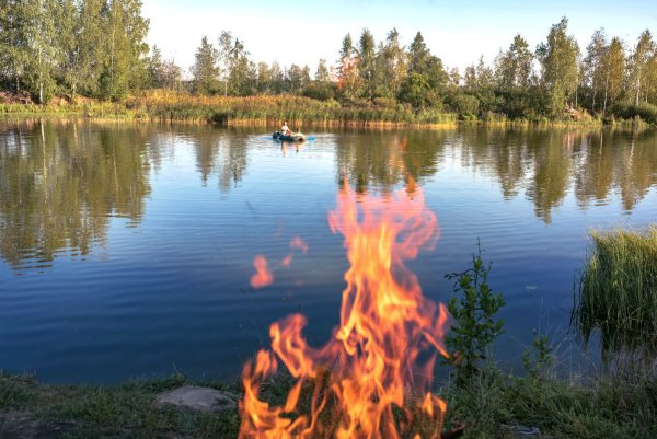 Костер у речки
