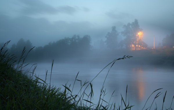 Вечер и ночь над рекой туман