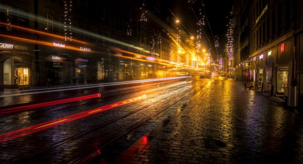 Улицы ночного города