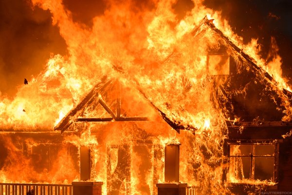 Горящий дом
