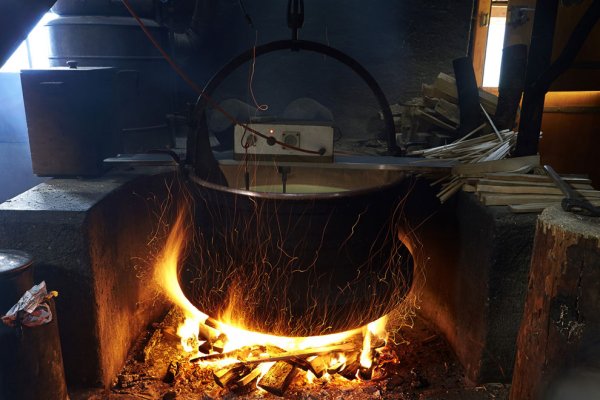 Котел на огне