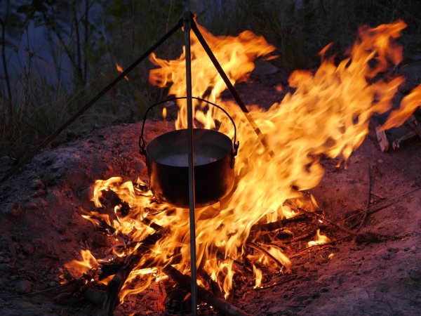 Над костром