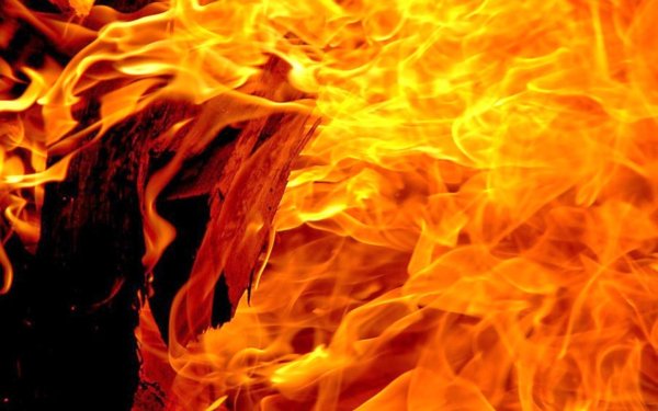 Очень яркий огонь