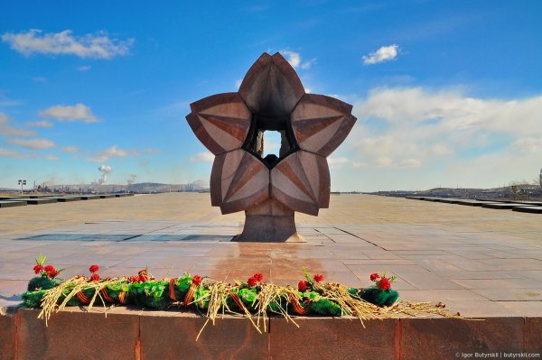 Тыл фронту в Магнитогорске с вечным огнем