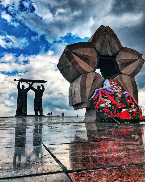 Тыл фронту в Магнитогорске с вечным огнем