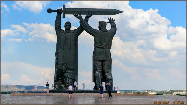 Памятник тыл фронту в Магнитогорске
