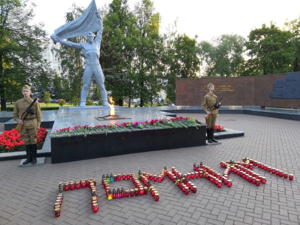 Памятник у вечного огня Ижевск