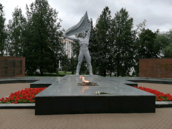 Монумент боевой и трудовой славы Ижевск