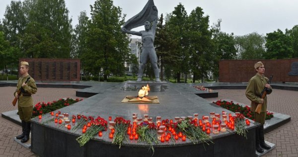 Памятник у вечного огня Ижевск