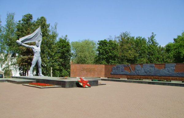 Монумент боевой и трудовой славы Ижевск