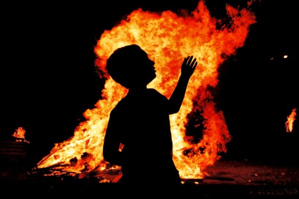 Горящие дети в огне