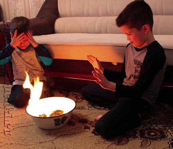 Детская шалость с огнем причина пожара