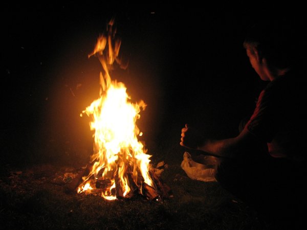 Фотосессия возле костра