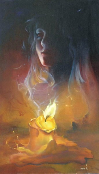 Девушка в пламени свечи