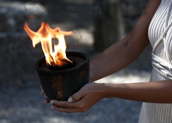 Человек с огнем в руках