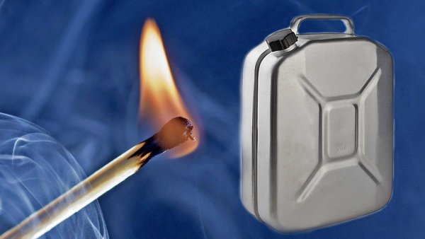 Канистра с бензином и спички