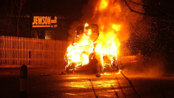 Огнетушитель горит