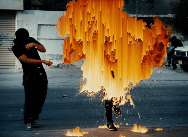 Горящий коктейль Молотова