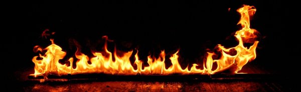 Огонь на черном фоне