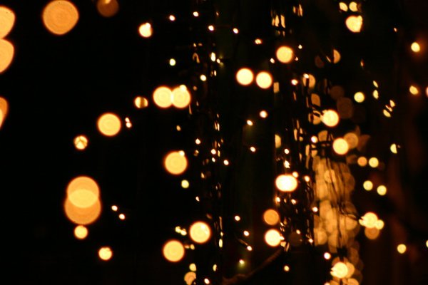 Боке гирлянда на черном фоне