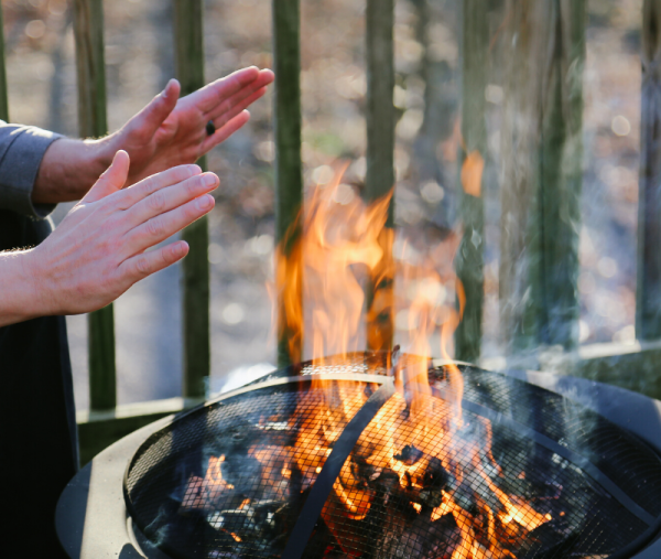 Ладони у костра