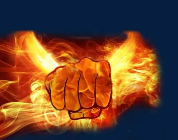 Сжатый кулак в огне