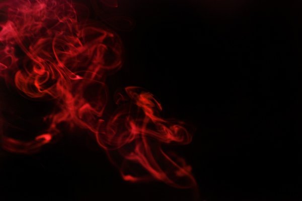 Красная дымка на черном фоне