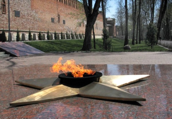 Монумент вечный огонь в Смоленске