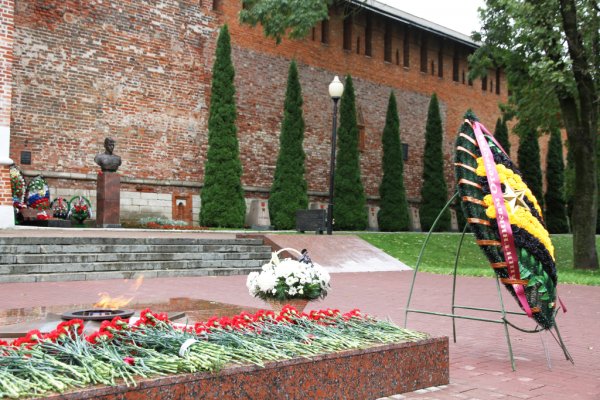 Смоленск вечный огонь в сквере памяти героев