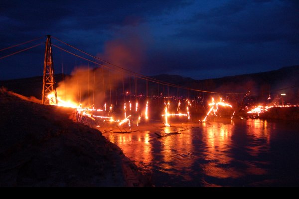 Горящий мост