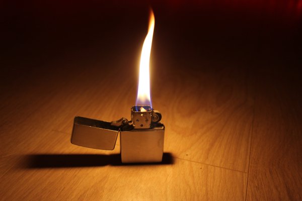 Зажигалка с огнем
