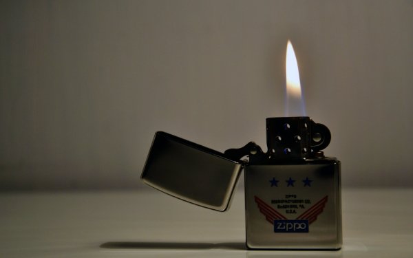 Зажигалка Zippo с огнем