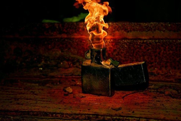 Красивое пламя зажигалки