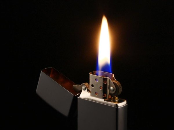 Зиппо зажигалка 2005 огонек