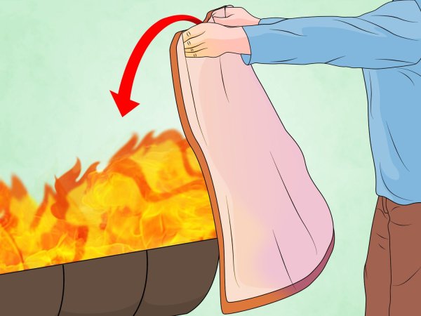 Тушение пожара одеялом