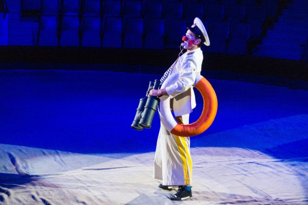 Цирк зажигает огни