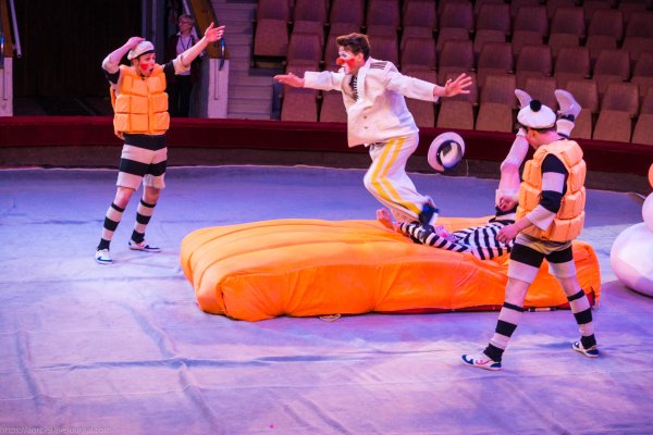 Цирк зажигает огни