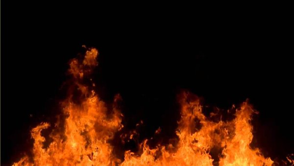 Огонь на черном фоне