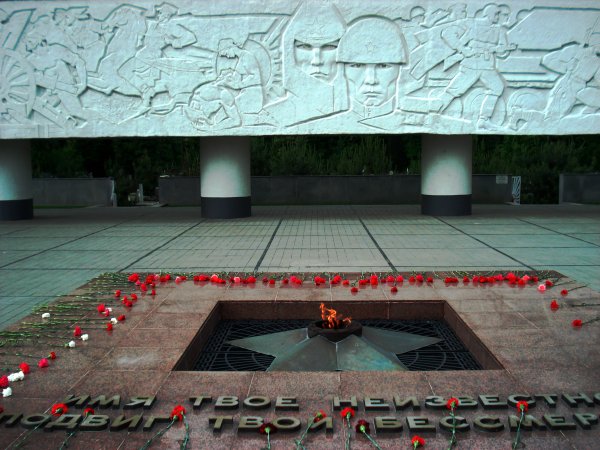 Памятник вечный огонь в Краснодаре