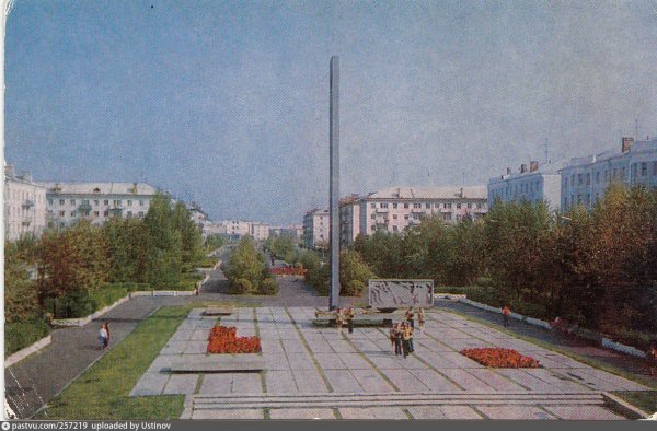 Площадь героев Обелиск Дзержинск