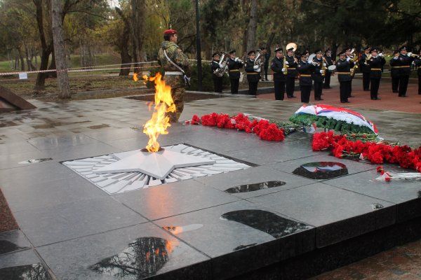 Памятник в Симферополе вечный огонь