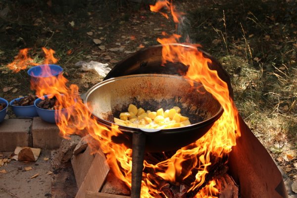 Казан для приготовления пищи на костре