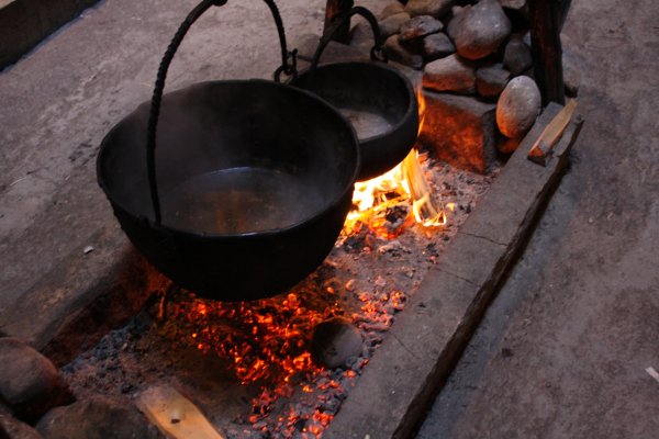 Казан на костре