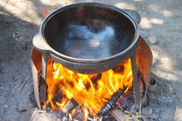 Афганский казан на костре