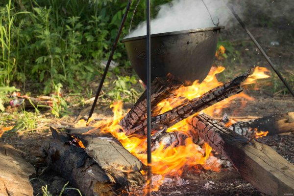 Казан на костре